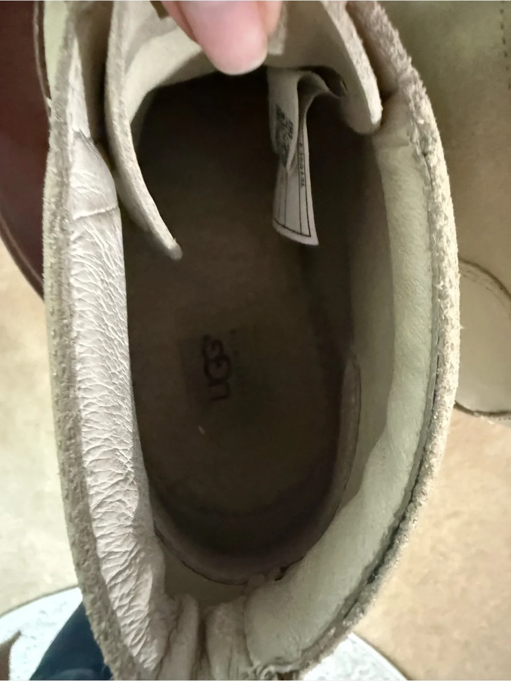 UGG Men’s Suede Chukka Boots Cream Beige Lace Up Casual Sneakers Size 11 Leather